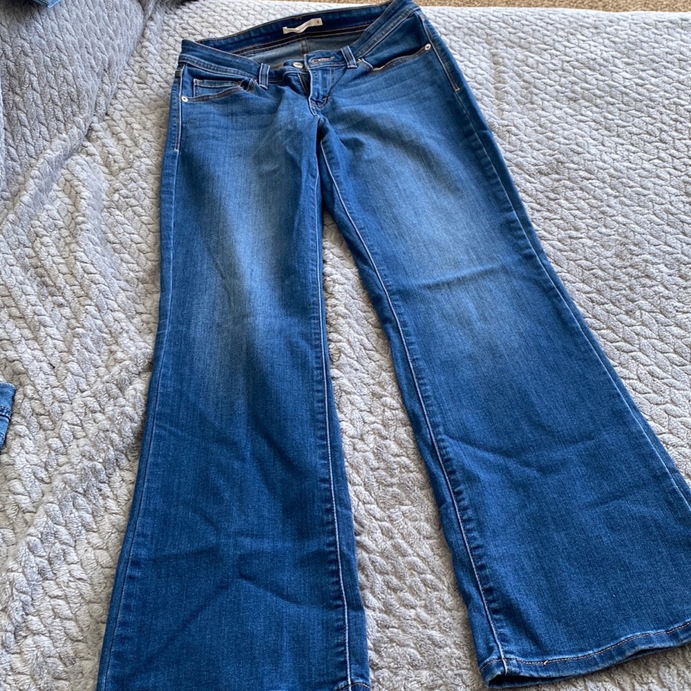 Levis size 8 curvy bootcut jeans.